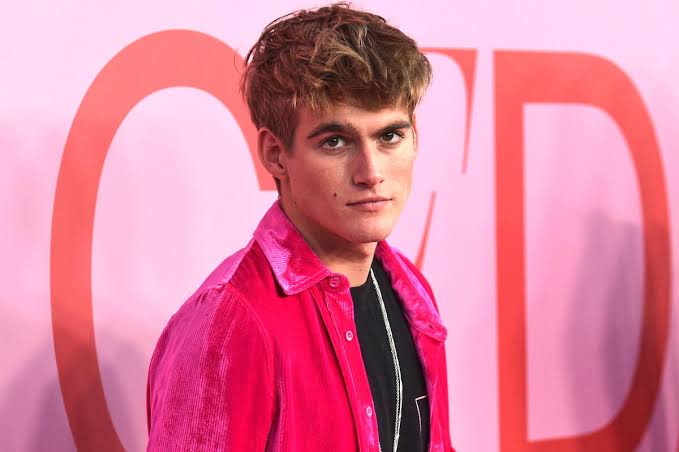 Rehabilitációs központban találtak rá Cindy Crawford 27 éves fiára: Presley Gerber halála ügyében nyomoz a rendőrség