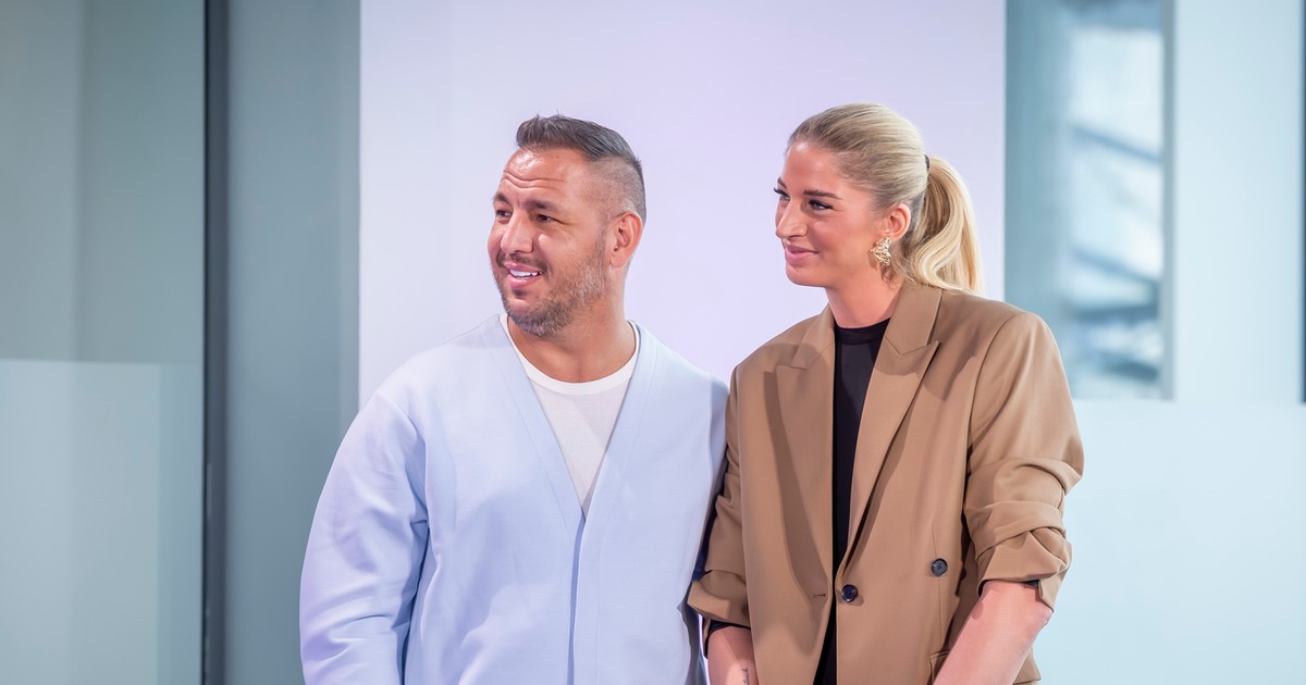 Curtis – kivágott kosárlabdával fején