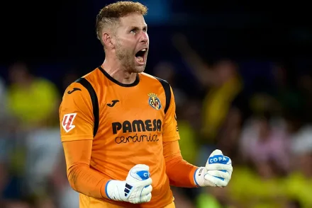 Iván Romero akrobatikus félollózása megtréfálta Gulácsi Pétert, de a Villarreal nem jött zavarba