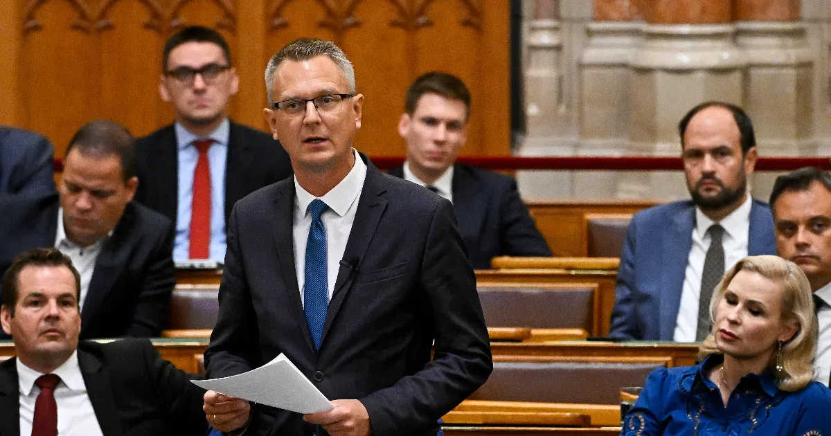 Lannert Judit – Hároméves felvétellel támadja