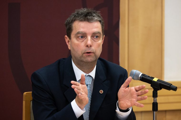 Kiszivárgott Fürcht Pál lemondólevele: írásos nyom nélkül akaszthatták meg a titkosszolgálati nyomozásokat
