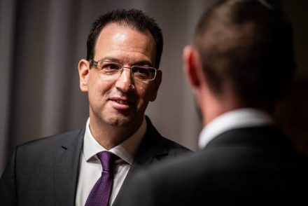 Személyesen oltogatja a kommentelőket a miniszterelnök a sajtóban: kiderült, miért csapta ki a biztosítékot Ligeti Miklós alkotmánybírói jelölése