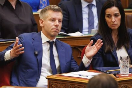 Magyar Péter a mentelmi joga azonnali felfüggesztését kéri: rendkívüli ülésre kényszerítené az Országgyűlést