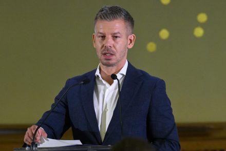 Magyar Péter személyesen ment ki a tüntető szociális dolgozókhoz, a szervezők mégis egyetlen nyomós ok miatt halasztották el az azonnali tárgyalást
