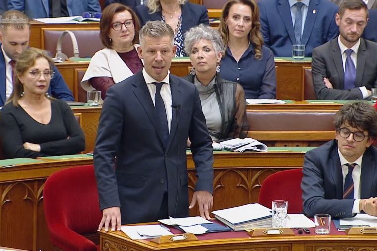 „Tudnak még mélyebbre süllyedni” – Magyar Péter teljesen kiakadt a parlamenti padsorokban ülőkre