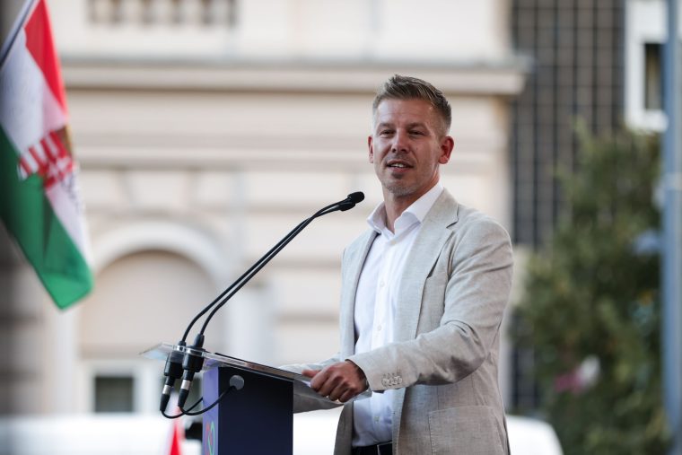 Tojással vették célba Magyar Pétert a szolnoki fórumon, a politikus szokatlan tanácsot adott a háttérből irányítóknak