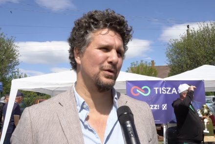 „Szia, uram! Váci emeletes ágy érdekel?” – Nagy Ervin kíméletlen posztban ment neki a mentelmi jogától megfosztott Hankó Balázsnak