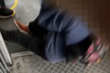 Öt év börtönt is kaphat a BKK-ellenőr, aki lerángatott egy nőt a 4-6-osról: „Pusztuljál lefele”