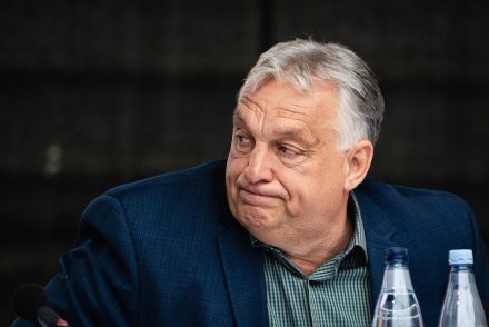 Mennyibe került Orbán Viktor svájci szállása, és mit rejt a kiperelt luxusszámla?