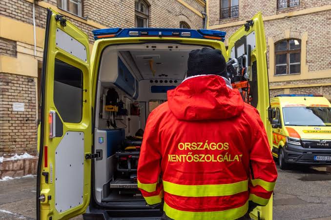Sikeres újraélesztésről posztolt az Országos Mentőszolgálat, majd megszólalt a kommentek között az elhunyt felesége