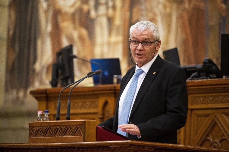 A NER egyik alapja hullt romokba: Polt Péter és három alkotmánybíró megbízatása egyetlen nap alatt megszűnt