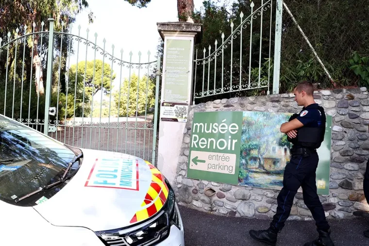 9 millió eurót érő zsákmánnyal léptek meg a betörők: a Renoir Múzeum kamerái végigvették a hajszát