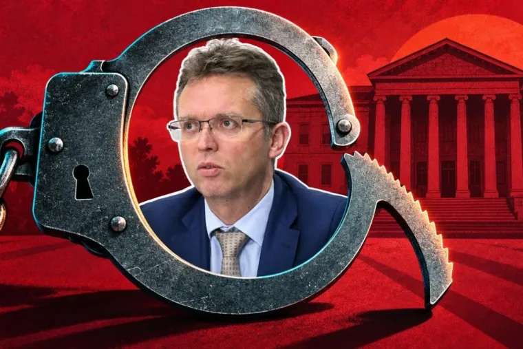 Hankó Balázst bilincsben kísérték a bíró elé: a volt miniszter 17 milliárdos NKA-ügyében döntenek