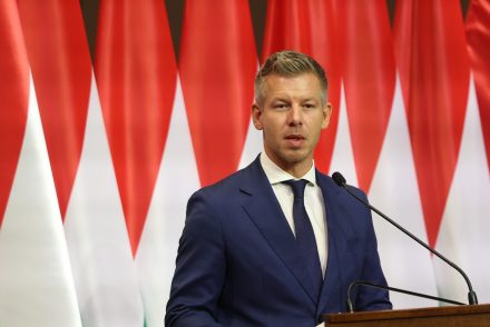 Magyar Péter kimondta a finn lapnak, hogy nem támogatja a melegházasságot, de az örökbefogadásnál éles határt húzott